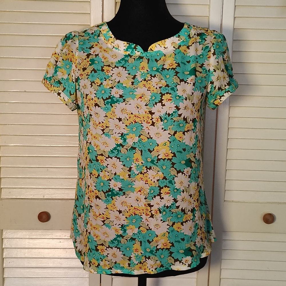 Zennic Vibrant Floral Blouse – Green, Yellow & White Size XS – Like New